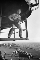 Steichen sur le pont du Lexington, par le Lt Victor Jorgensen, Novembre, 1943