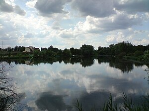 Вид на озеро з греблі