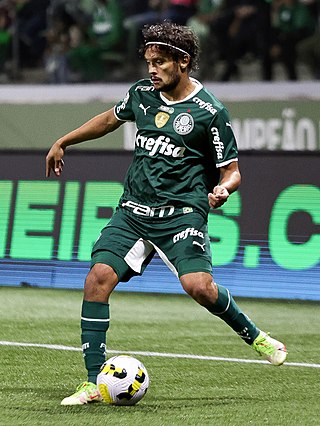 <span class="mw-page-title-main">Gustavo Scarpa</span> Brazilian footballer (born 1994)