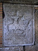 VI : statue équestre de Trajan qui écrase l'ennemi sous les sabots du cheval (Gramatopol).