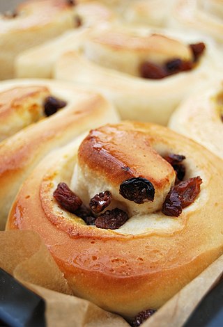 <span class="mw-page-title-main">Sweet roll</span> Baked yeast-leavened dessert or breakfast