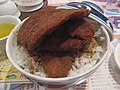 ウスターソースに浸したカツを丼飯に載せたもの（福井県・敦賀ヨーロッパ軒本店）