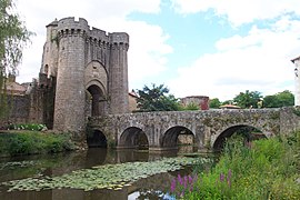 Le pont et la porte Saint-Jacques.