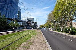 Strawinskylaan gezien vanuit de Beethovenstraat richting westen (april 2017)