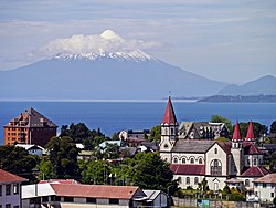 View of Puerto Varas with Osorno Volcano و Llanquihue Lake in the background.