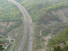 從中寮山俯瞰福爾摩莎高速公路 20230527.jpg