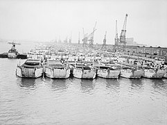 Allierte landing craft, tank (LCT) klar for invasjonen, i Southampton (stor versjon)