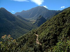 Camino de entrada a la Reserva Geobotánica Pululahua.