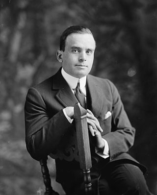 <span class="mw-page-title-main">Douglas Fairbanks</span> American actor and filmmaker (1883–1939)