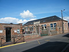 L'école primaire, derrière la mairie.