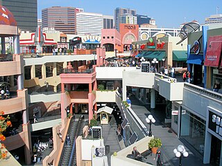 <span class="mw-page-title-main">Horton Plaza (shopping mall)</span> Shopping mall in San Diego, California