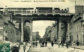 Le pont sur la rue de Gouëdic