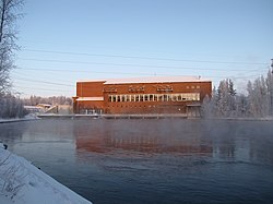 Tainionkosken voimalaitos alajuoksulta nähtynä