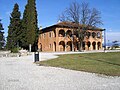 Casa della Contadinanza sul piazzale del Castello