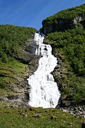 La chute Hjellefossen.