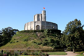 Mota castral del siglo XII. Castillo de Gisors en Eure, Francia.