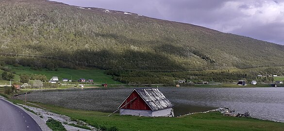 La localité de Hessfjord au bord du Langsundet.