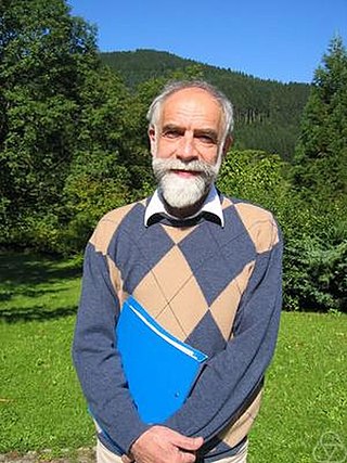 <span class="mw-page-title-main">Jürg Fröhlich</span> Swiss mathematician and theoretical physicist