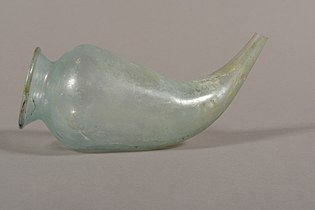 Rhyton en verre (musée Calvet, Avignon).