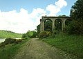 Les arches subsistantes, formant belvédère sur la rive gauche (en Argol) de l'Aulne maritime, de l'ancien pont de Térénez (1951).