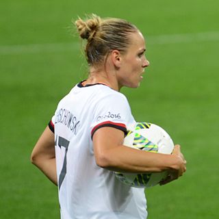 <span class="mw-page-title-main">Isabel Kerschowski</span> German footballer (born 1988)