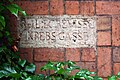 Rue de l’Écrevisse - Krebsgasse. Erhaltene Straßenbezeichnung am Kölner Schauspielhaus