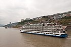 Cruisesjeep in de Yangtzedelta bij Rugao.