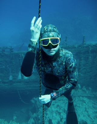 <span class="mw-page-title-main">Freediving</span> Underwater diving without breathing apparatus