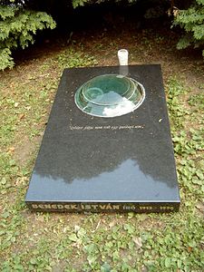 Tombe d'István Benedek dans le cimetière de Farkasrét, Budapest.