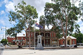 <span class="mw-page-title-main">Eaglehawk, Victoria</span> Town in Victoria, Australia