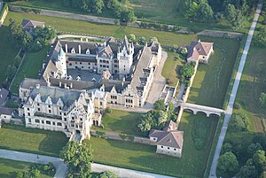 Schloss Grafenegg from the air Grafenegg 2500 (14262330586).jpg