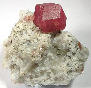 <span class="mw-page-title-main">Grossular</span> Garnet, nesosilicate mineral