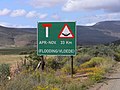 Jahreszeitliche Sackgasse durch ein Rivier in Südafrika