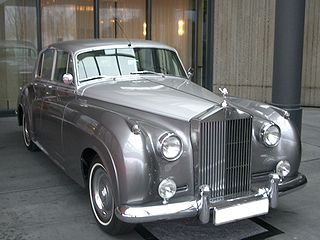 <span class="mw-page-title-main">Rolls-Royce Silver Cloud</span> Luxury saloon produced by Rolls-Royce