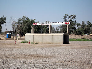 Eingangstor Camp Taji (2006)