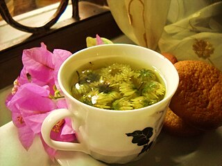 <span class="mw-page-title-main">Chrysanthemum tea</span> Flower (chrysanthemum)-based tea infusion