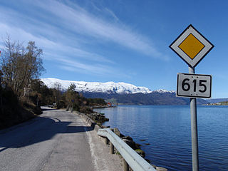 <span class="mw-page-title-main">Road signs in Norway</span> Overview of road signs in Norway