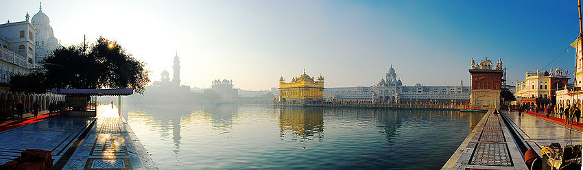 Une vue sur le Temple d'Or, à Amritsar, dans l'État du Pendjab, en Inde.