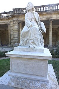 Monument à Rosa Bonheur (1910), marbre, terrasse du jardin public de Bordeaux.