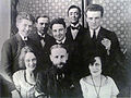 Victor Servranckx staand, in het midden, in juni 1922 geboren op 26 juni 1897