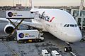 Ein Airbus A380 der Air France wird durch LSG Sky Chefs mit Bordverpflegung beladen