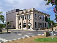 An historic former Rapides Bank and Trust Company building houses part of the Alexandria Museum of Art to the left in photo. Alexandria museum.JPG