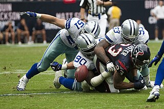 <span class="mw-page-title-main">Fumble</span> Live loose ball in gridiron football