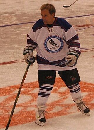 <span class="mw-page-title-main">Cliff Ronning</span> Canadian ice hockey player (b. 1965)