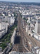 Vue générale des voies après la sortie de la gare.