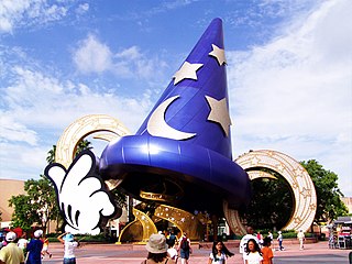 <span class="mw-page-title-main">Sorcerer's Hat</span> Former icon of Disneys Hollywood Studios