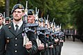 Soldati indossano baschi marrone con l'emblema dei pionieri (Genio militare)