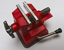 A miniature vise with a suction cup base Schraubstock mini.jpg