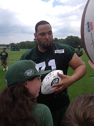 <span class="mw-page-title-main">Antonio Garay</span> American football player (born 1979)