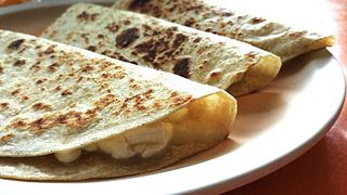 <span class="mw-page-title-main">Quesadilla</span> Mexican dish of tortillas with melted cheese